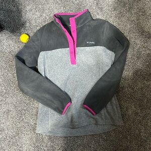 Women’s Columbia quarter button